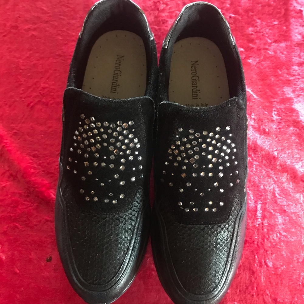 Dressy sneakers